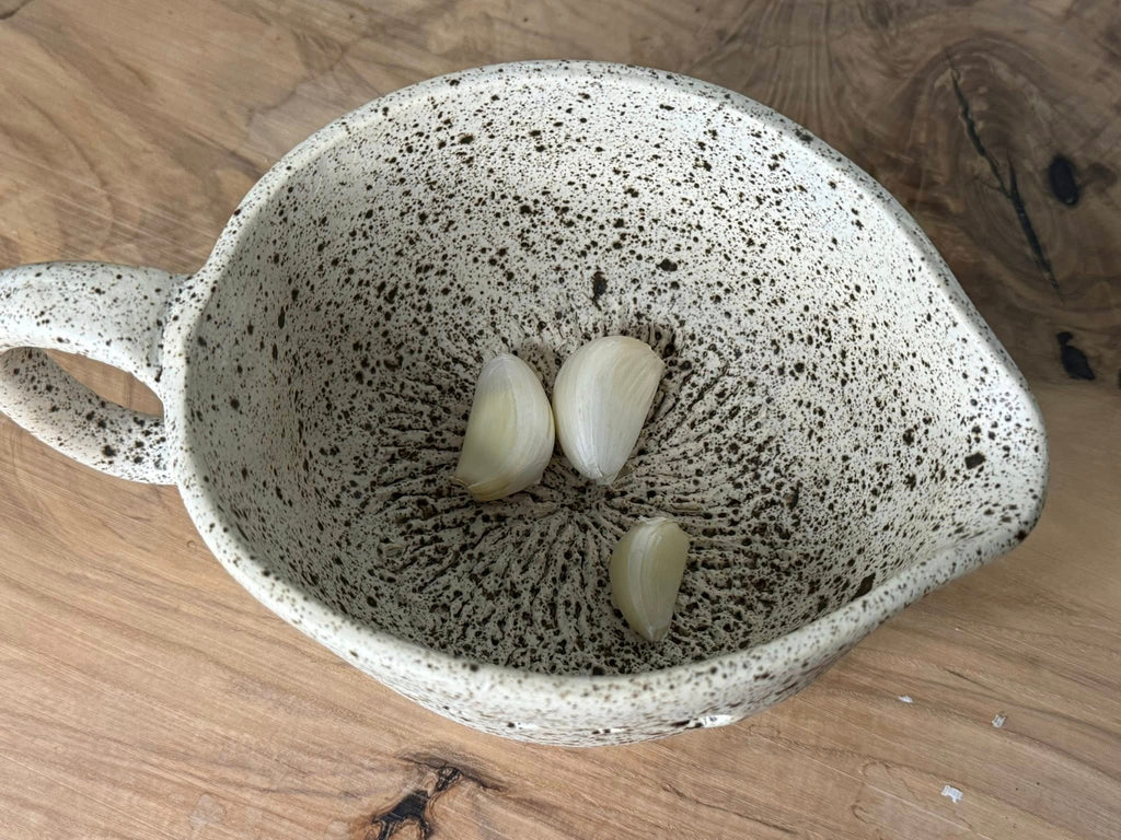 Ceramic herb shredder and garlic mincer bowl