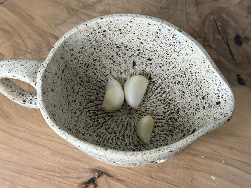 Ceramic herb shredder and garlic mincer bowl
