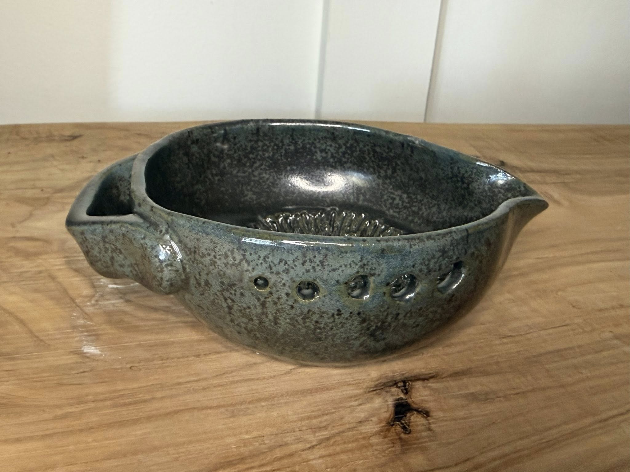 Ceramic herb stripper with garlic mincer bowl