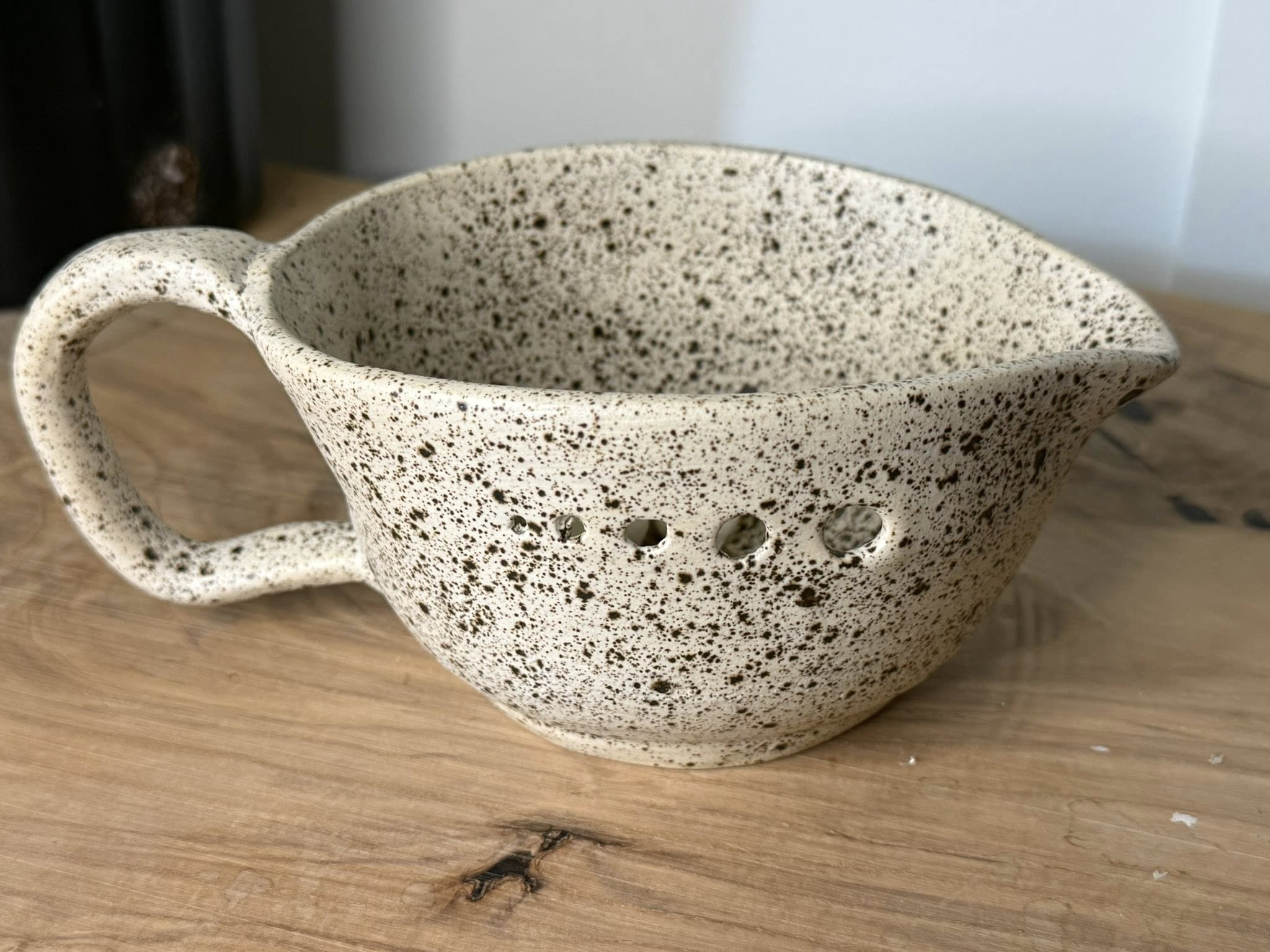 Ceramic herb shredder and garlic mincer bowl